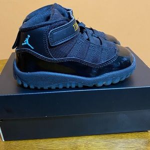 Jordan Retro (toddler) sneaker